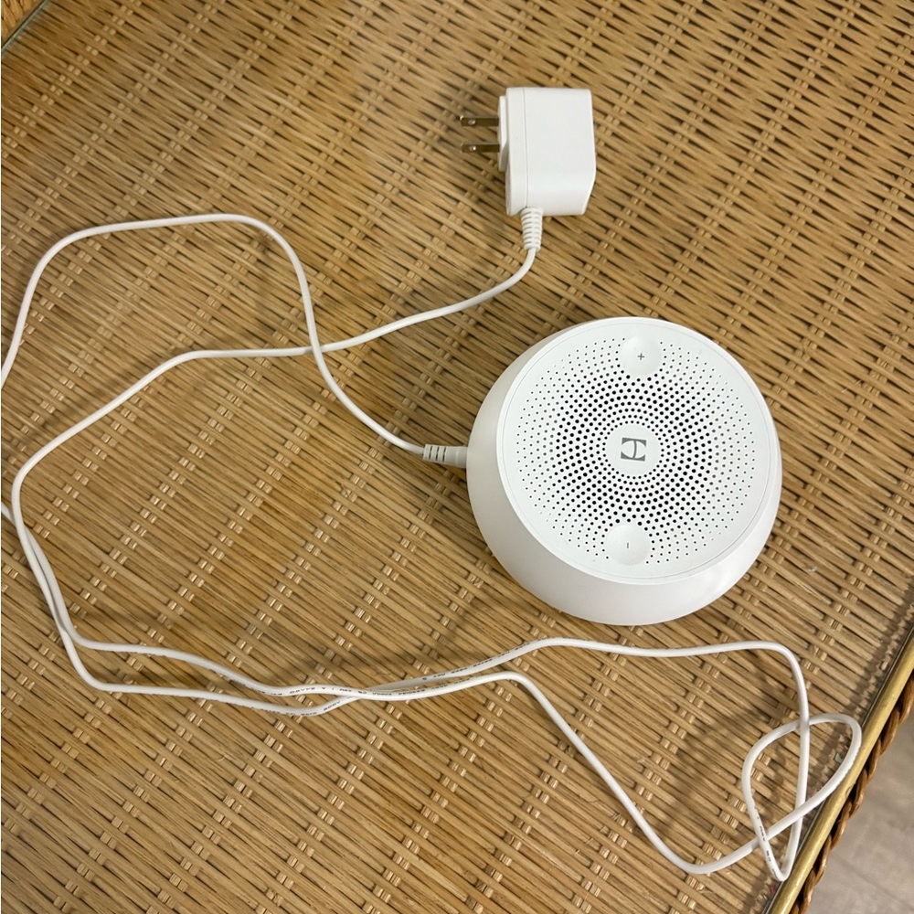 Hatch Rest Mini White Noise Smart Sound Machine